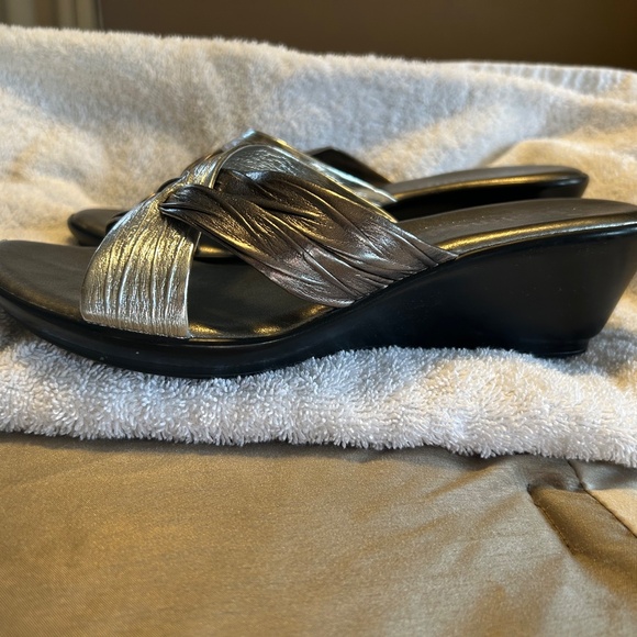 Strapless Sandals - Picture 2 of 3